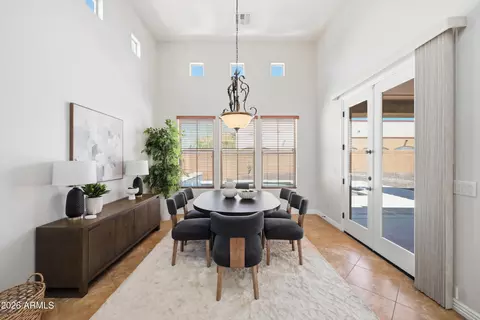 Dining - 758 E Sunburst Ln, Tempe, AZ 85284 photo 4 of 5