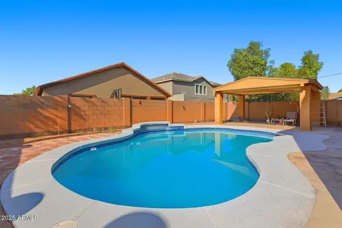Exterior - 6826 S 41st Dr, Phoenix, AZ 85041 photo 4 of 4