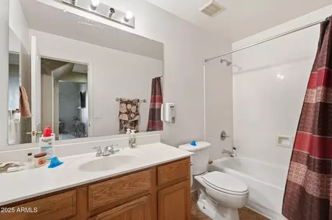 Bath - 6826 S 41st Dr, Phoenix, AZ 85041 photo 1 of 5