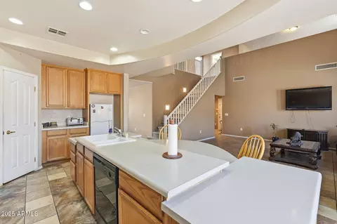 Kitchen - 6826 S 41st Dr, Phoenix, AZ 85041 photo 4 of 7