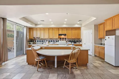 Kitchen - 6826 S 41st Dr, Phoenix, AZ 85041 photo 1 of 7