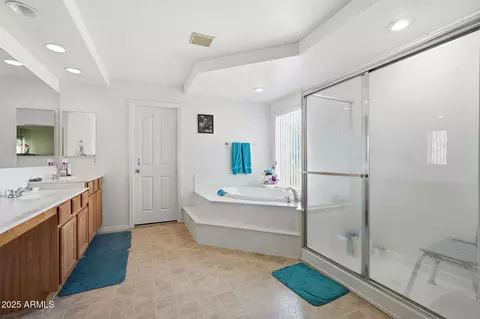 Bath - 6826 S 41st Dr, Phoenix, AZ 85041 photo 3 of 5