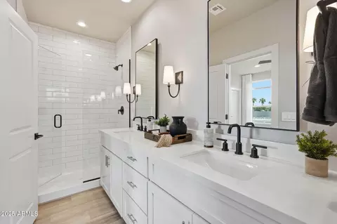 Bath - 125 W Willo Ct, Phoenix, AZ 85003 photo 2 of 3