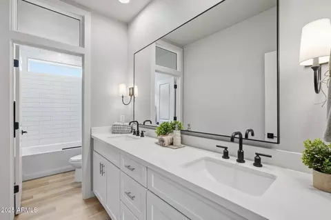Bath - 125 W Willo Ct, Phoenix, AZ 85003 photo 1 of 3