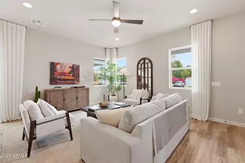 Living - 125 W Willo Ct, Phoenix, AZ 85003 photo 1 of 1
