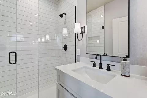 Bath - 125 W Willo Ct, Phoenix, AZ 85003 photo 3 of 3