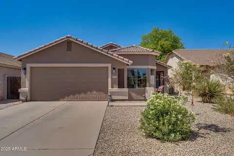 2738 E Silversmith Trl, San Tan Valley, AZ 85143