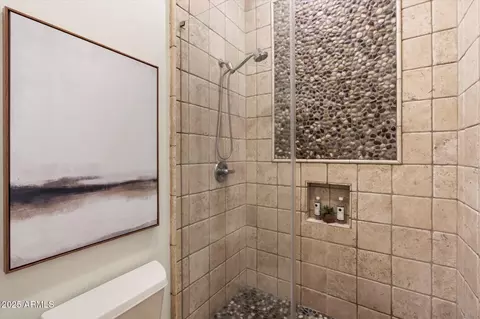 Bath - 3928 E Williams Dr, Phoenix, AZ 85050 photo 6 of 8
