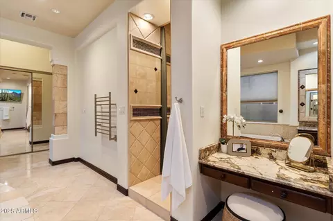 Bath - 3928 E Williams Dr, Phoenix, AZ 85050 photo 3 of 8