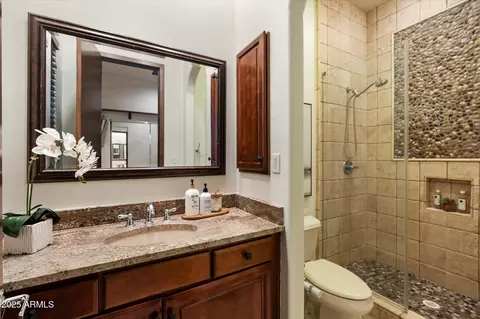 Bath - 3928 E Williams Dr, Phoenix, AZ 85050 photo 5 of 8