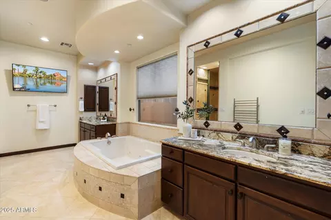 Bath - 3928 E Williams Dr, Phoenix, AZ 85050 photo 1 of 8