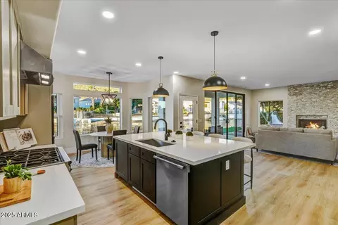 5286 W Lone Cactus Dr, Glendale, AZ 85308