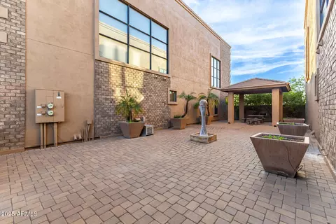 Exterior - 920 E Mitchell Dr #101, Phoenix, AZ 85014 photo 11 of 15