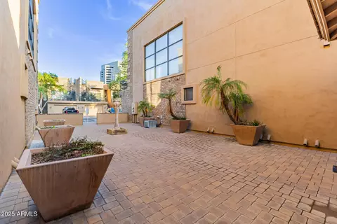 Exterior - 920 E Mitchell Dr #101, Phoenix, AZ 85014 photo 15 of 15