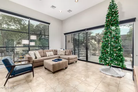 Living - 920 E Mitchell Dr #101, Phoenix, AZ 85014 photo 1 of 2