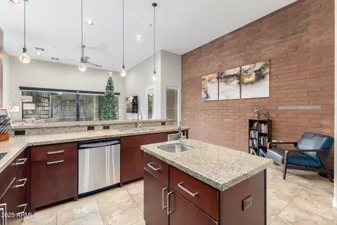 Kitchen - 920 E Mitchell Dr #101, Phoenix, AZ 85014 photo 3 of 5