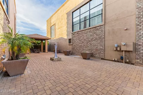 Exterior - 920 E Mitchell Dr #101, Phoenix, AZ 85014 photo 10 of 15