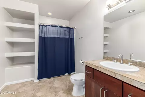 Bath - 920 E Mitchell Dr #101, Phoenix, AZ 85014 photo 4 of 4