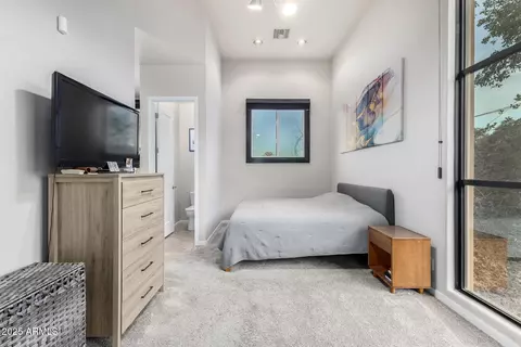 Bedroom - 920 E Mitchell Dr #101, Phoenix, AZ 85014 photo 2 of 5