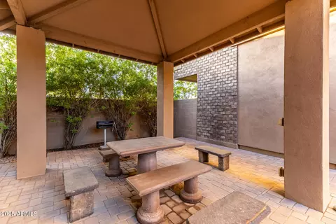 Exterior - 920 E Mitchell Dr #101, Phoenix, AZ 85014 photo 13 of 15