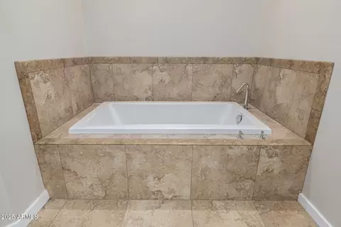 Bath - 920 E Mitchell Dr #101, Phoenix, AZ 85014 photo 2 of 4