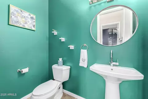 Bath - 920 E Mitchell Dr #101, Phoenix, AZ 85014 photo 3 of 4