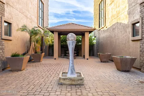 Exterior - 920 E Mitchell Dr #101, Phoenix, AZ 85014 photo 12 of 15