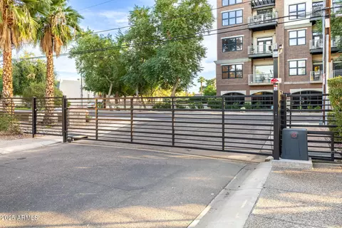 Exterior - 920 E Mitchell Dr #101, Phoenix, AZ 85014 photo 9 of 15