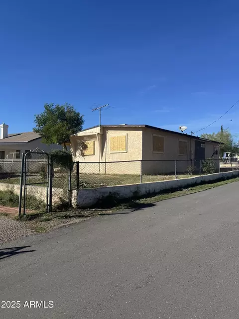 48 N Stansberry Ave, Superior, AZ 85173