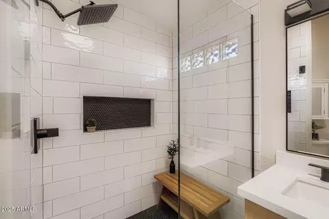 Bath - 4314 E Whitney Ln, Phoenix, AZ 85032 photo 3 of 6