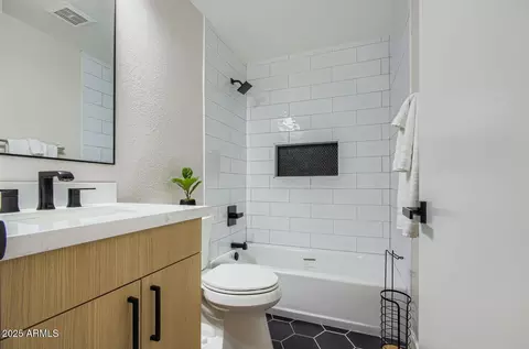 Bath - 4314 E Whitney Ln, Phoenix, AZ 85032 photo 5 of 6