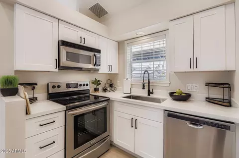 Kitchen - 4314 E Whitney Ln, Phoenix, AZ 85032 photo 3 of 4