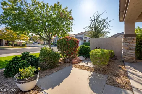 6850 S 27th Pl, Phoenix, AZ 85042 photo 2