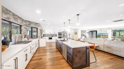 140 E Cercado Ln, Litchfield Park, AZ 85340