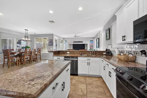 Kitchen - 3529 E Lowell Ave, Gilbert, AZ 85295 photo 3 of 4