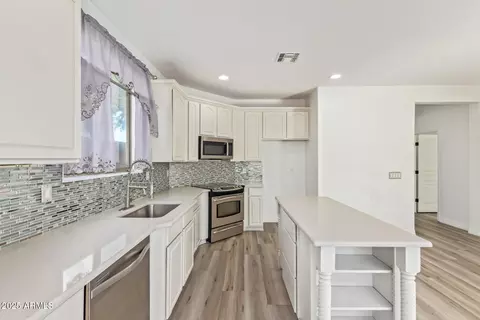 Kitchen - 3853 E Claxton Ave, Gilbert, AZ 85297 photo 3 of 4