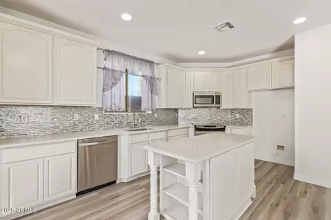 Kitchen - 3853 E Claxton Ave, Gilbert, AZ 85297 photo 2 of 4