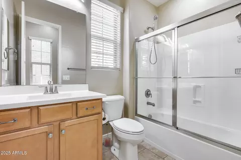 Bath - 4630 E Navigator Ln, Phoenix, AZ 85050 photo 1 of 2
