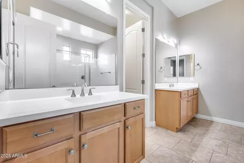 Bath - 4630 E Navigator Ln, Phoenix, AZ 85050 photo 2 of 2