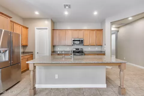 Kitchen - 4630 E Navigator Ln, Phoenix, AZ 85050 photo 2 of 3