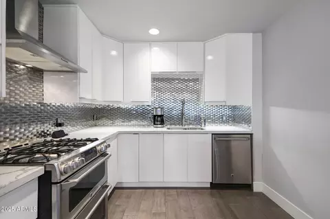 Kitchen - 4435 N 35th St, Phoenix, AZ 85018 photo 5 of 6