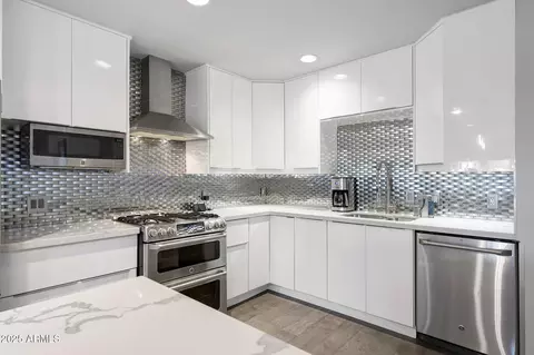 Kitchen - 4435 N 35th St, Phoenix, AZ 85018 photo 2 of 6