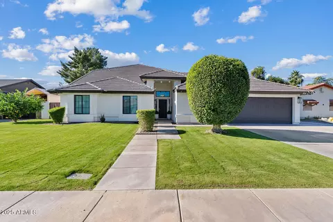 824 N York Cir, Mesa, AZ 85213