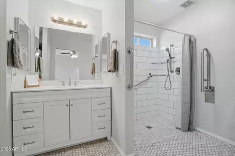 Bath - 1529 S Mara Dr, Apache Junction, AZ 85120 photo 1 of 2