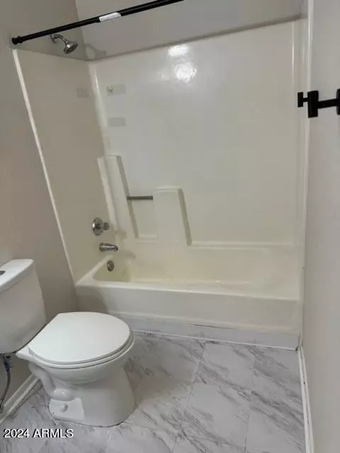 Bath - 1336 E Mountain View Rd #202, Phoenix, AZ 85020 photo 4 of 5