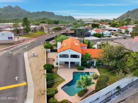 View/Area - 2734 E Purdue Ave, Phoenix, AZ 85028 photo 6 of 9