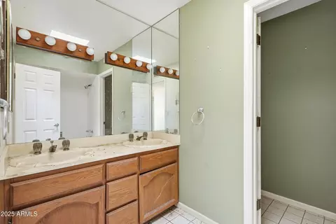 Bath - 2734 E Purdue Ave, Phoenix, AZ 85028 photo 4 of 5