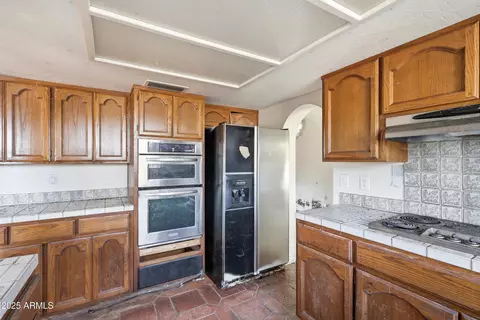 Kitchen - 2734 E Purdue Ave, Phoenix, AZ 85028 photo 2 of 2
