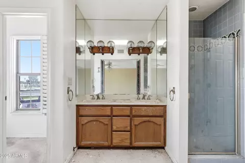Bath - 2734 E Purdue Ave, Phoenix, AZ 85028 photo 2 of 5