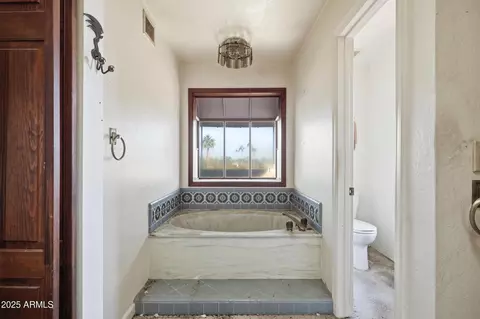 Bath - 2734 E Purdue Ave, Phoenix, AZ 85028 photo 3 of 5